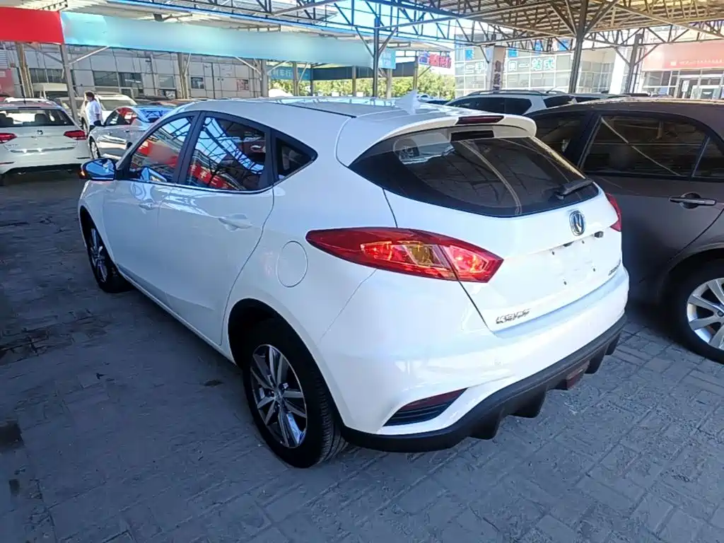 Eado XT 1.6 L Auto Handsome Cool