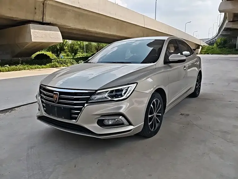 Roewe i5 1.5 L Manual 4 G Connected Leading Luxury Flagship