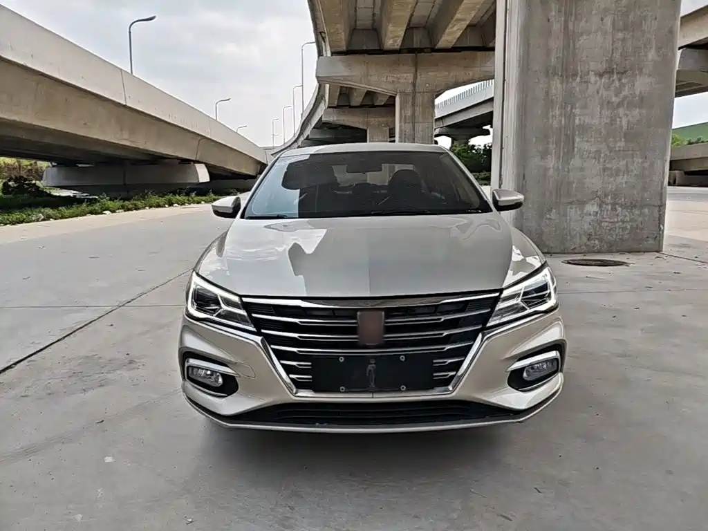 Roewe i5 1.5 L Manual 4 G Connected Leading Luxury Flagship