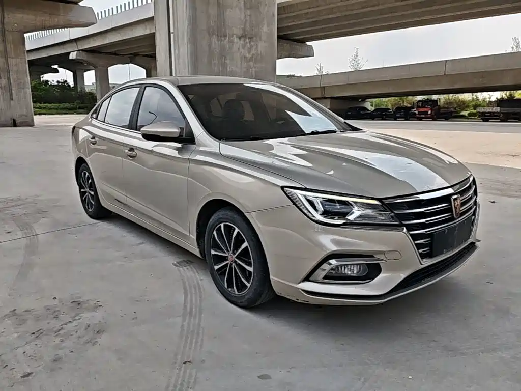 Roewe i5 1.5 L Manual 4 G Connected Leading Luxury Flagship