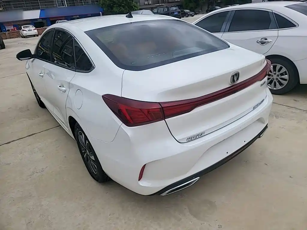 Eado Smooth Enjoyment PLUS Blue Whale NE 1.4 T GDI DCT Distinguished