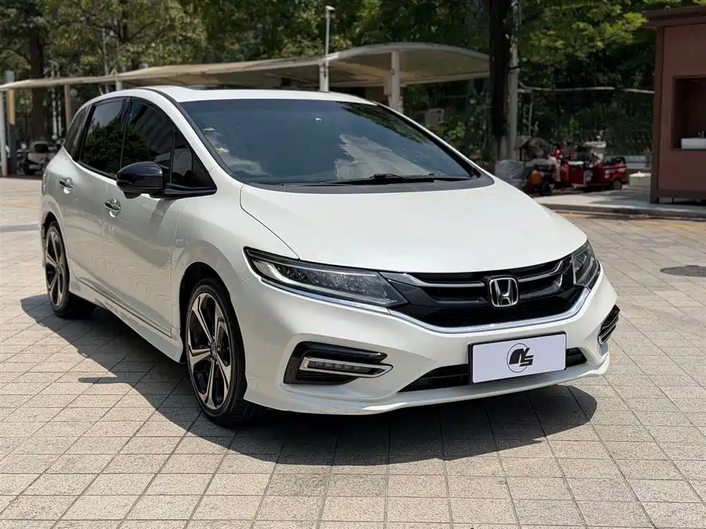 Jade 210 TURBO CVT Luxury 5-seat
