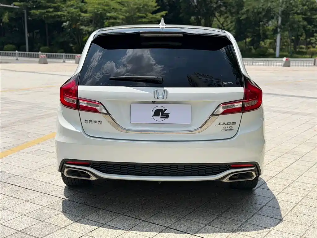 Jade 210 TURBO CVT Luxury 5-seat