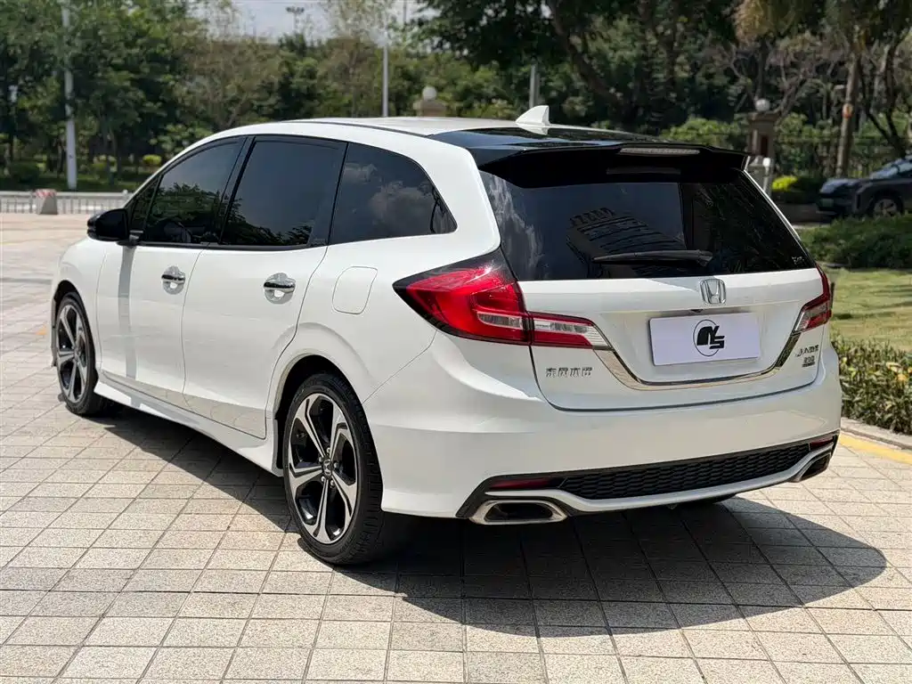 Jade 210 TURBO CVT Luxury 5-seat