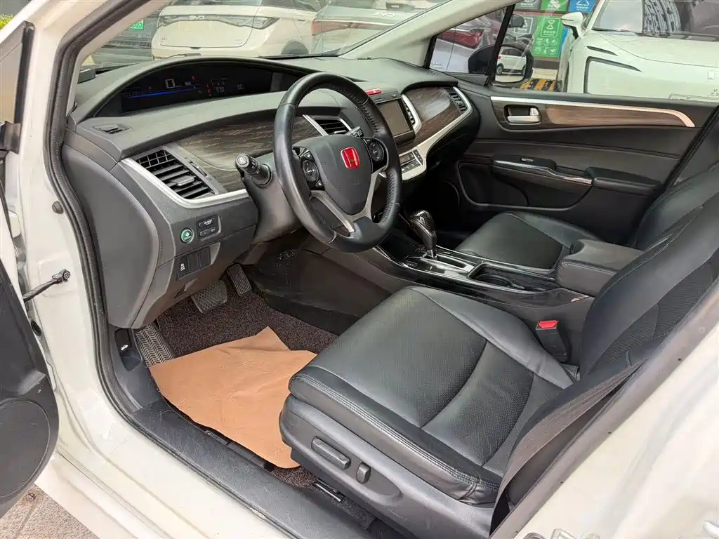 Jade 210 TURBO CVT Luxury 5-seat