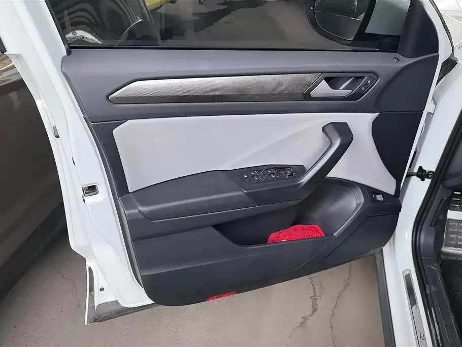 T-ROC 300 TSI DSG 2 WD Starlight