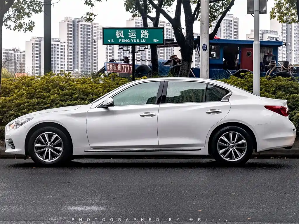 Infiniti Q50 L 2.0 T Comfort