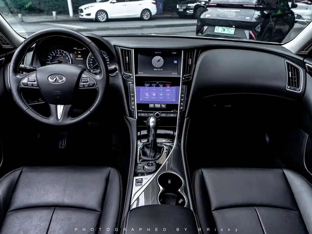 Infiniti Q50 L 2.0 T Comfort