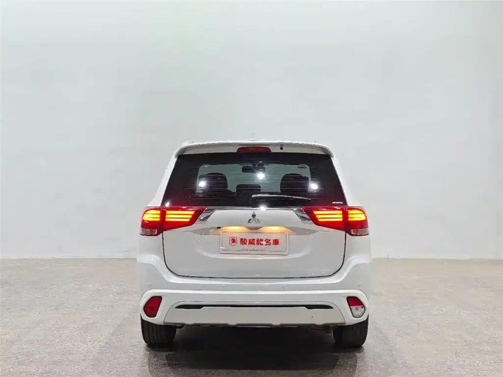 Outlander 2.4 L 4 WD Enjoyment 7-seat