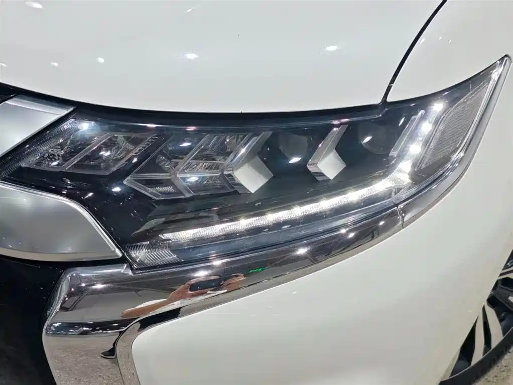 Outlander 2.4 L 4 WD Enjoyment 7-seat