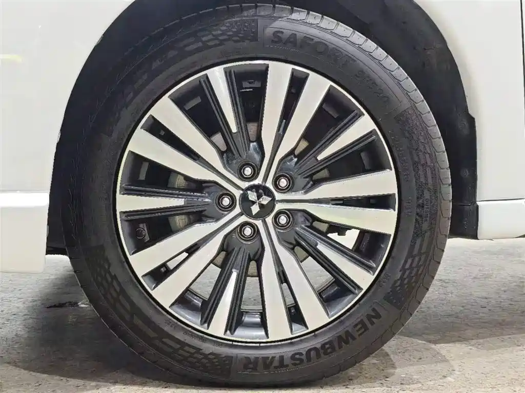 Outlander 2.4 L 4 WD Enjoyment 7-seat