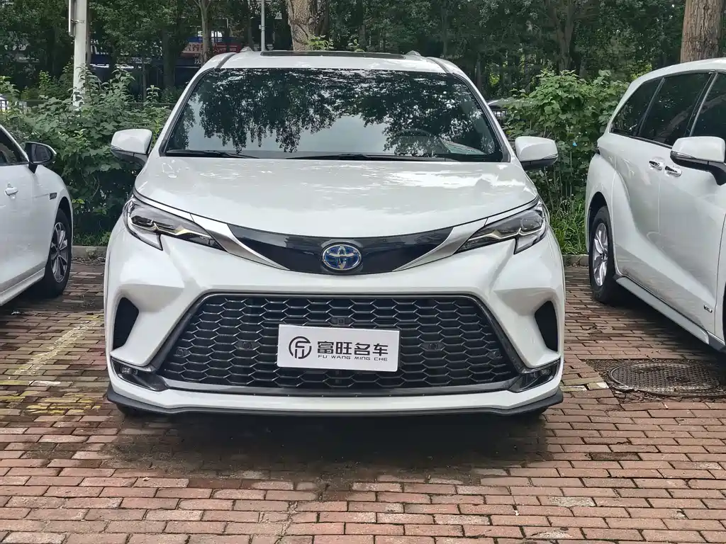 Granvia 2.5 L Hybrid Flagship VIP