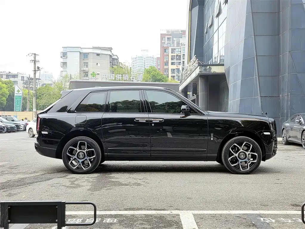 Cullinan Black Badge