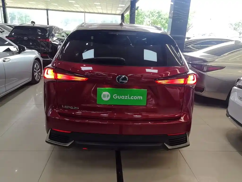Lexus NX 300 h FWD Sharp Style CN-V