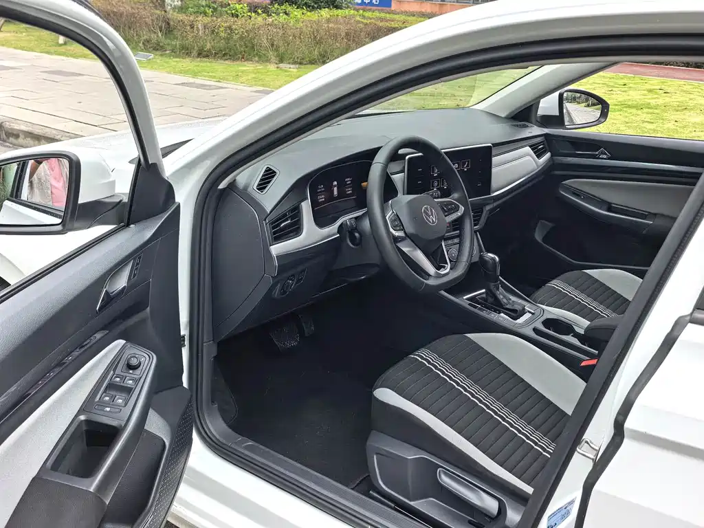 Bora 200 TSI DSG Smooth Travel