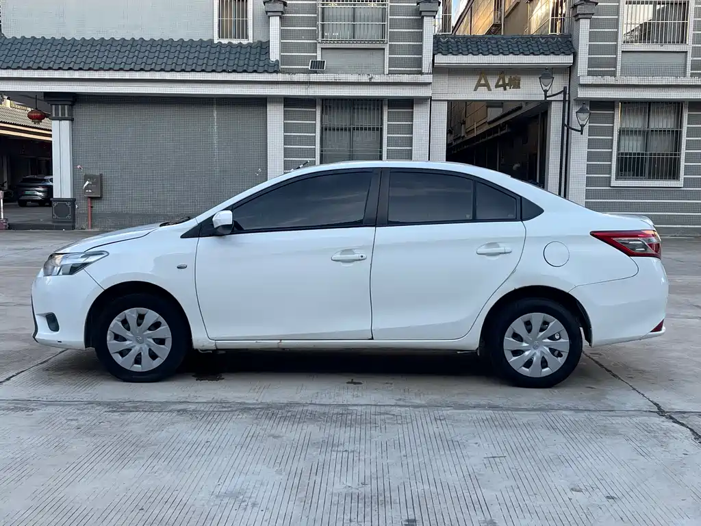 Vios 1.5 L Auto Smart Premium Stellar