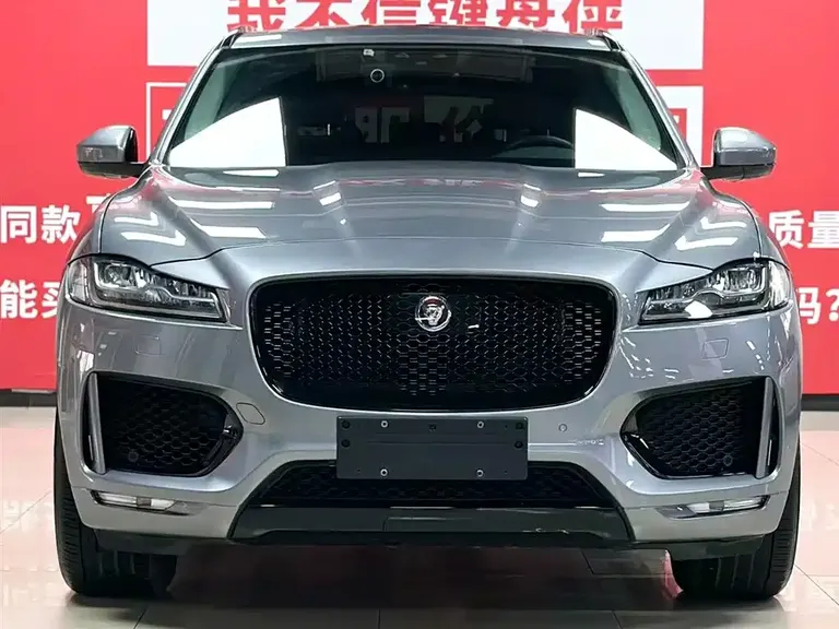 Jaguar F-PACE 2.0 T Racing Flag