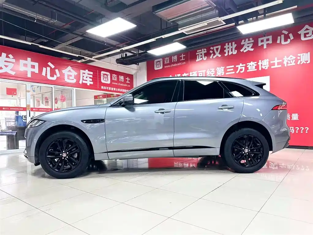 Jaguar F-PACE 2.0 T Racing Flag