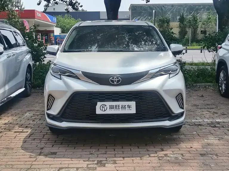 Toyota Granvia 2.5 L Hybrid Comfort