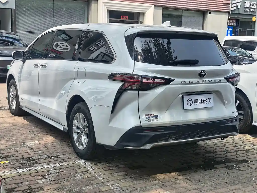 Granvia 2.5 L Hybrid Comfort