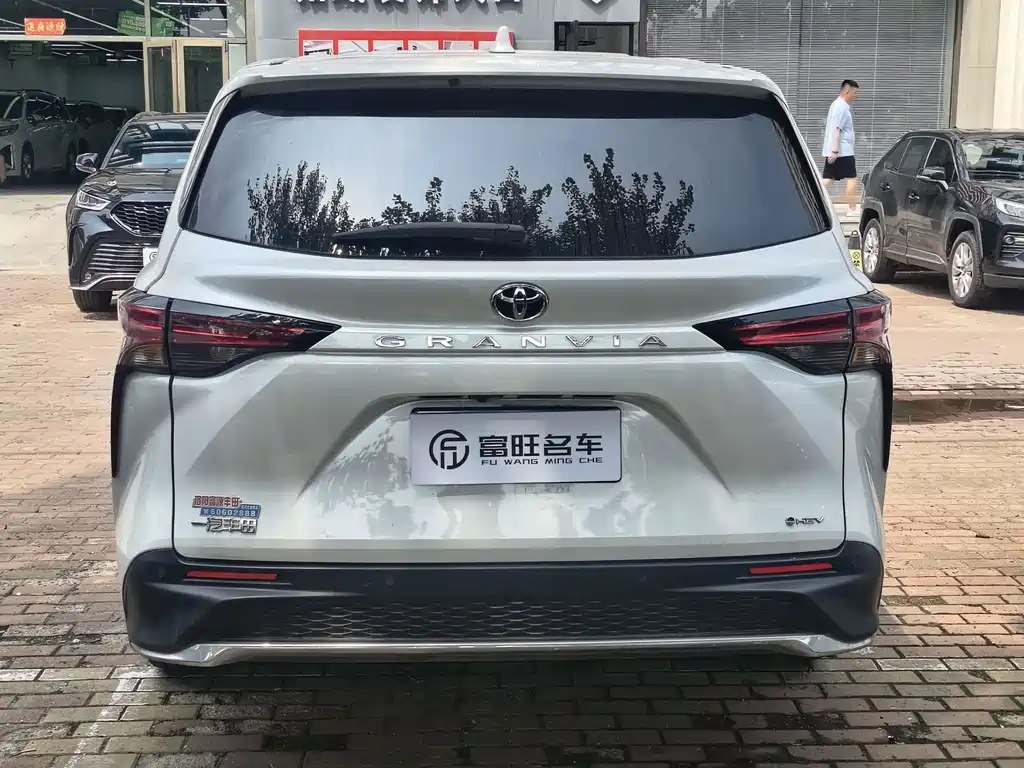 Granvia 2.5 L Hybrid Comfort