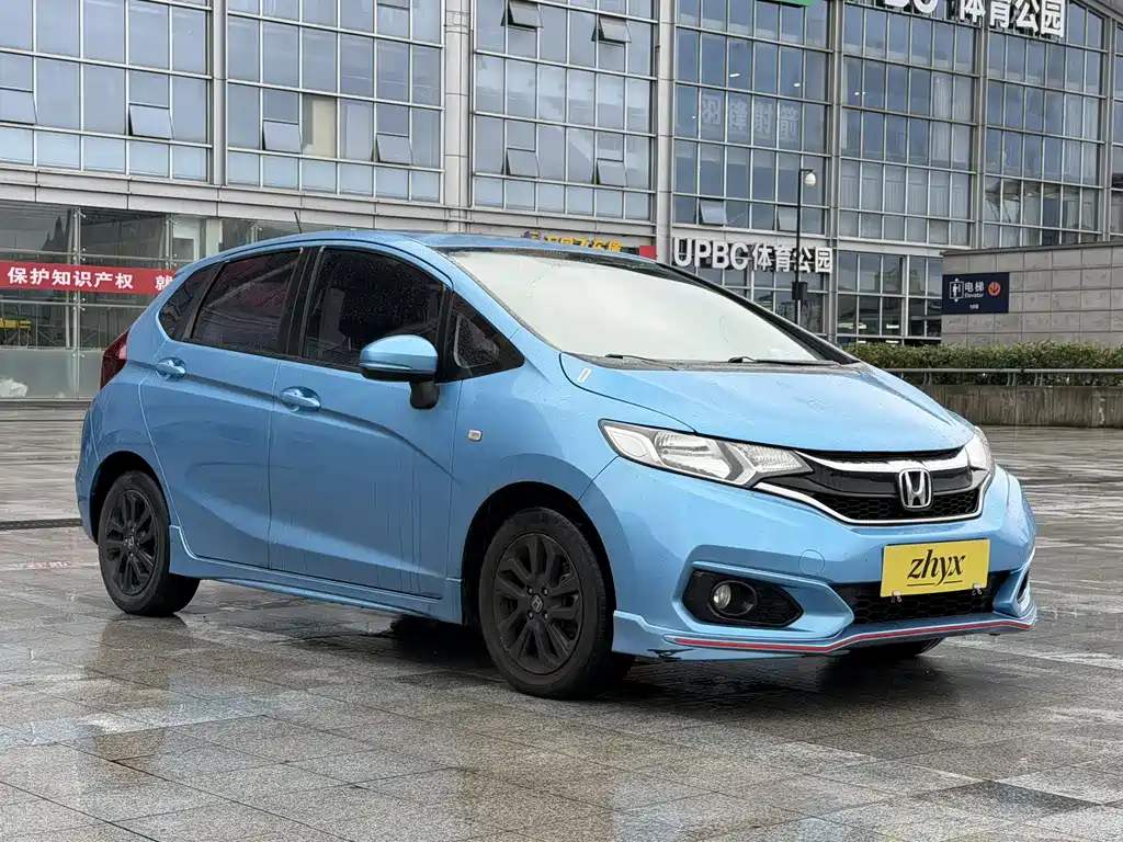 Fit 1.5 L CVT Trend Sport +