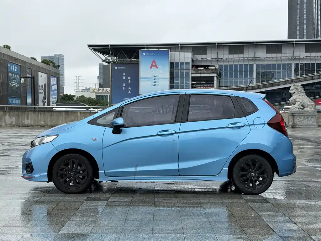 Fit 1.5 L CVT Trend Sport +