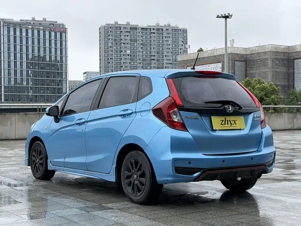 Fit 1.5 L CVT Trend Sport +