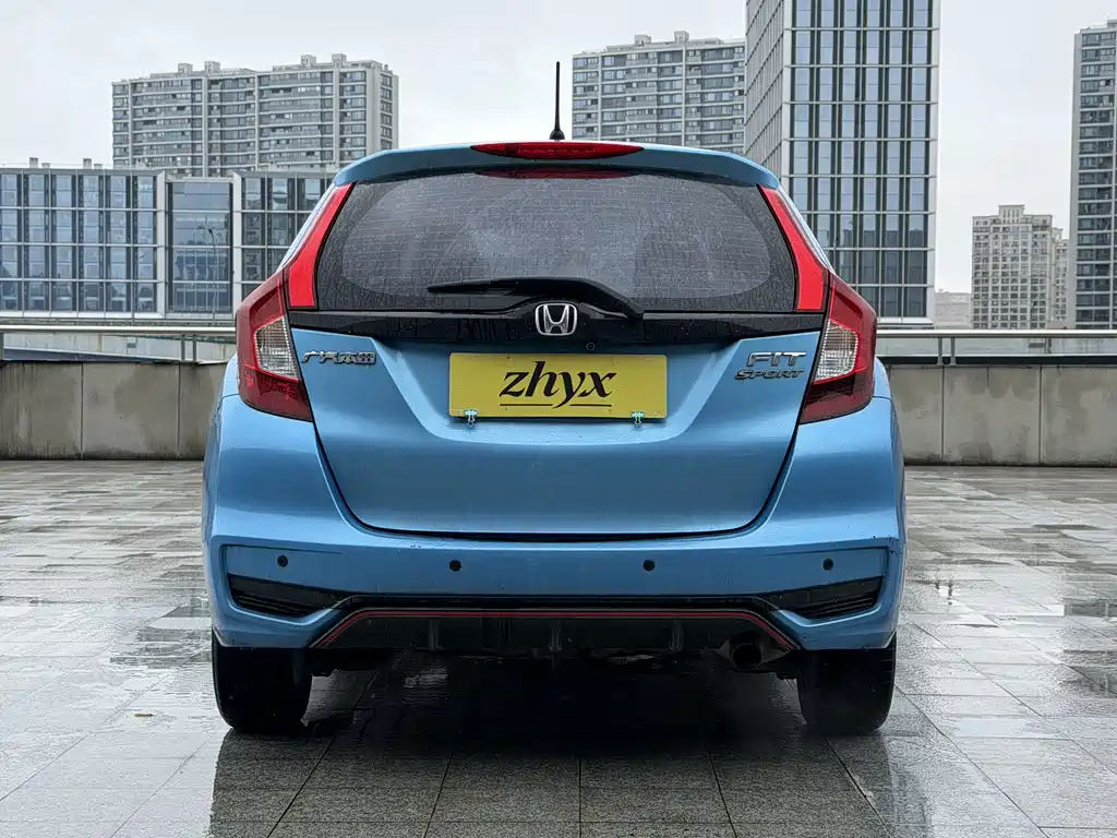 Fit 1.5 L CVT Trend Sport +