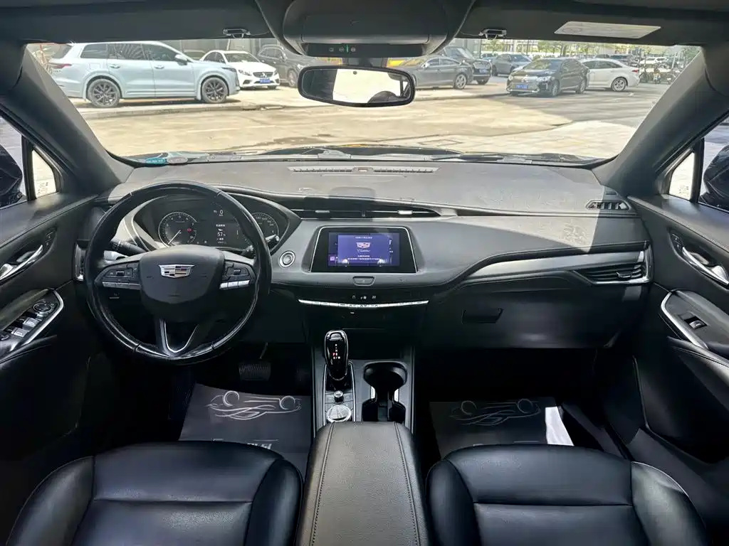 Cadillac XT4 28 T 2 WD Luxury