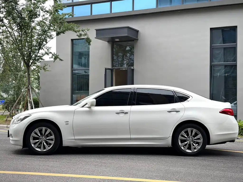 Infiniti Q70 Q70 L 2.5 L Joy