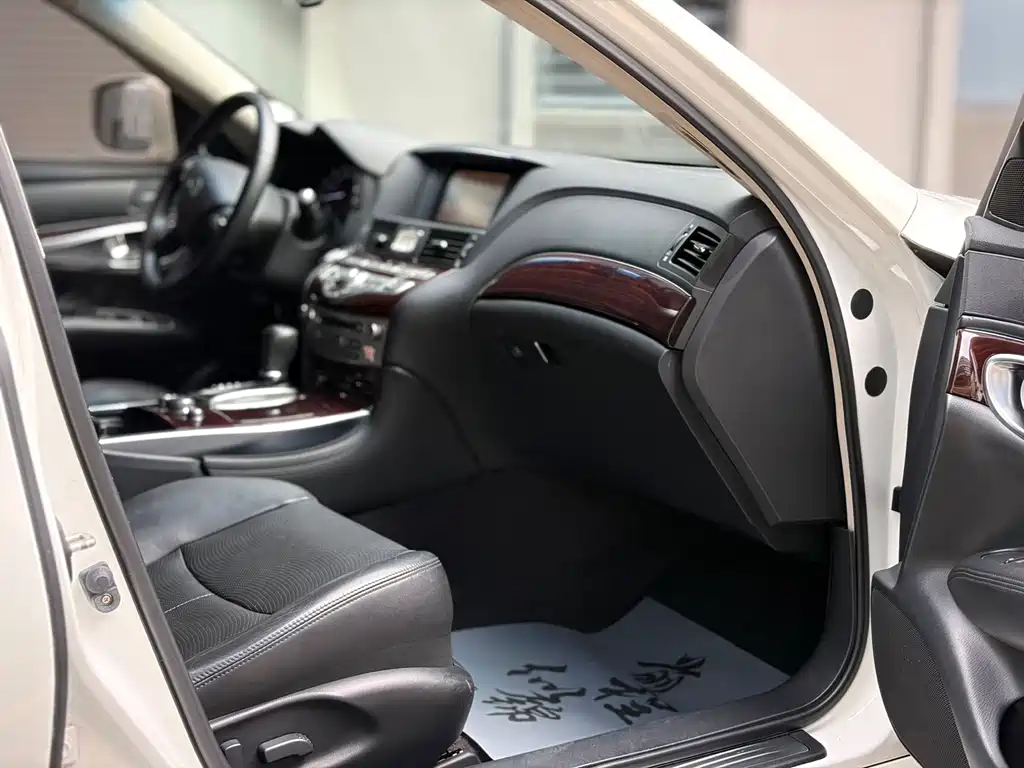 Infiniti Q70 Q70 L 2.5 L Joy