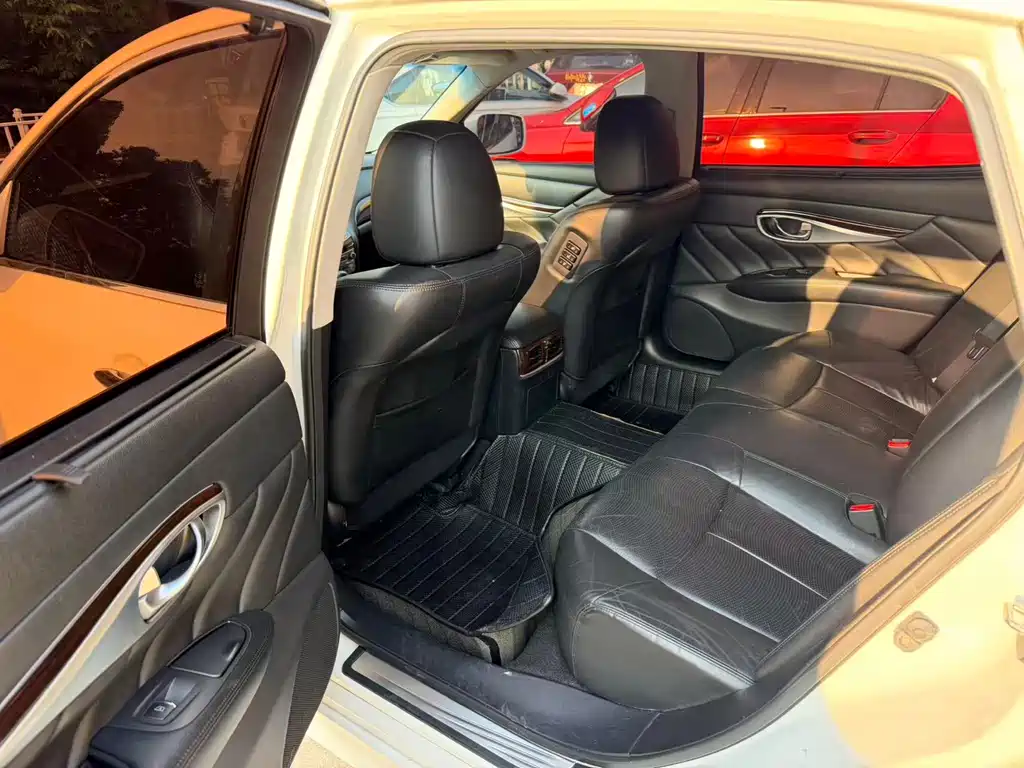 Infiniti Q70 Q70 L 2.5 L Joy