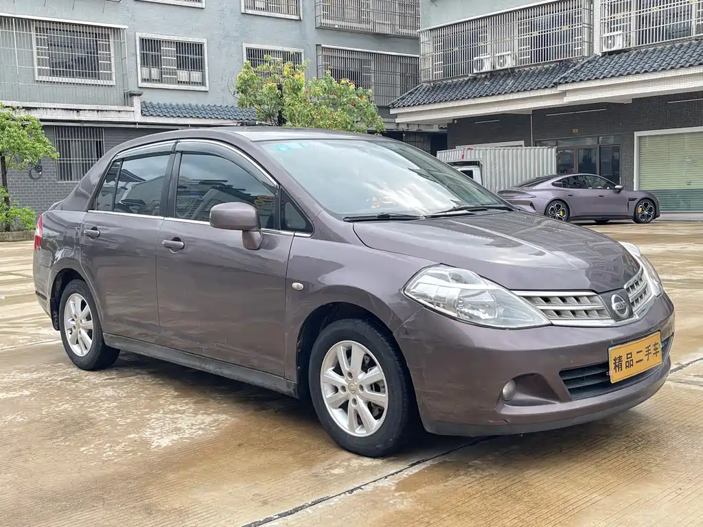 Tiida 1.6 L Auto Luxury