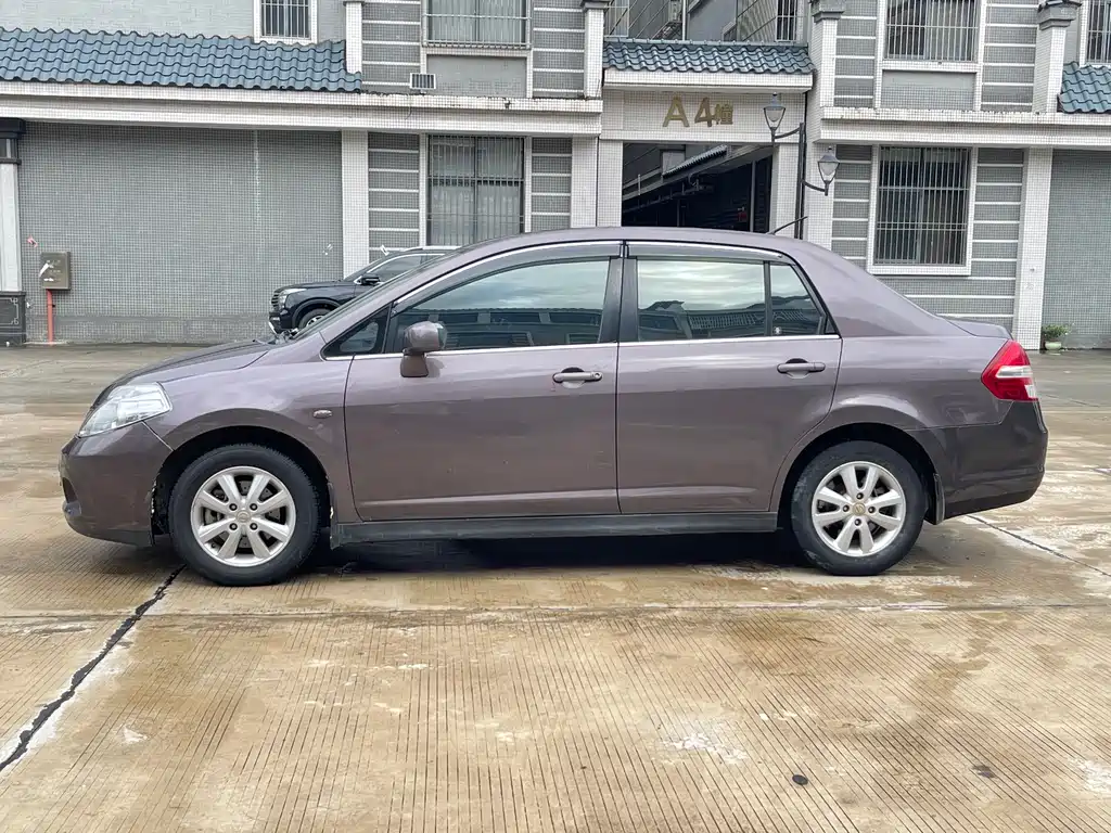 Tiida 1.6 L Auto Luxury