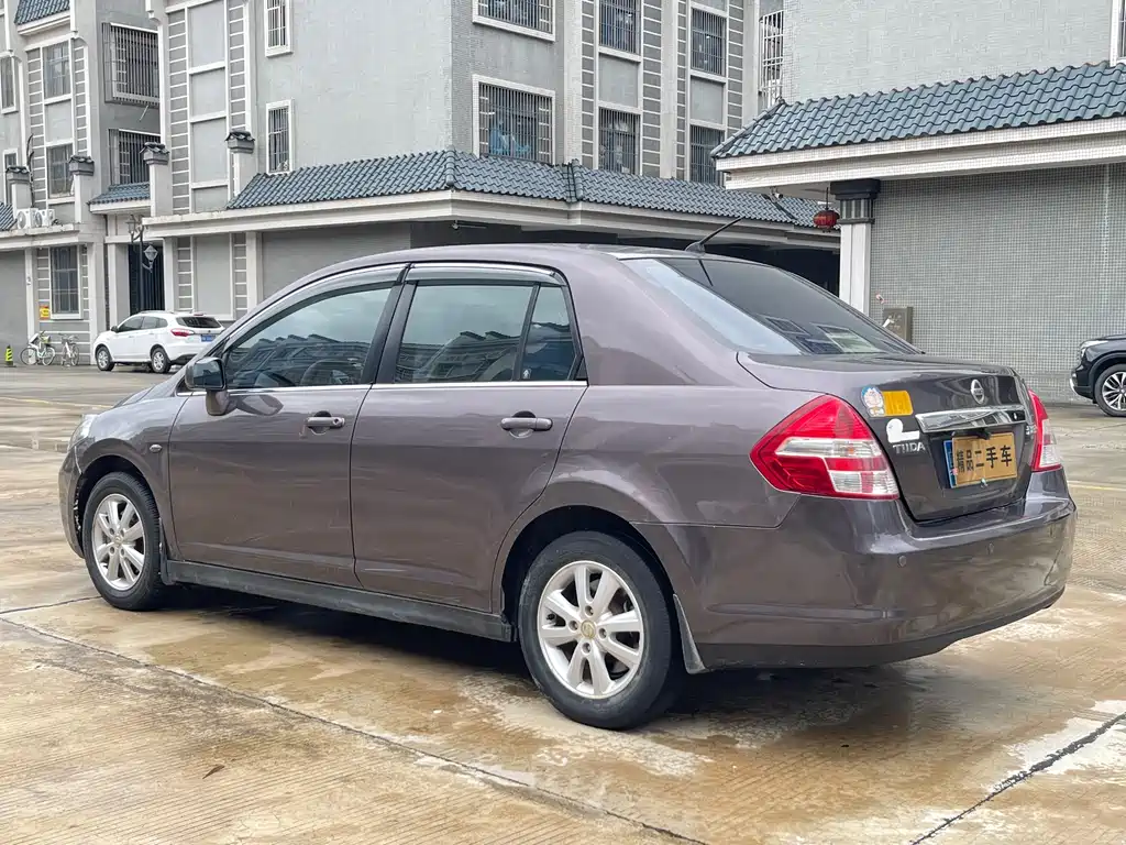 Tiida 1.6 L Auto Luxury