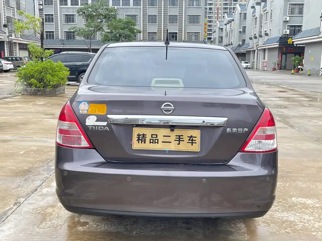 Tiida 1.6 L Auto Luxury
