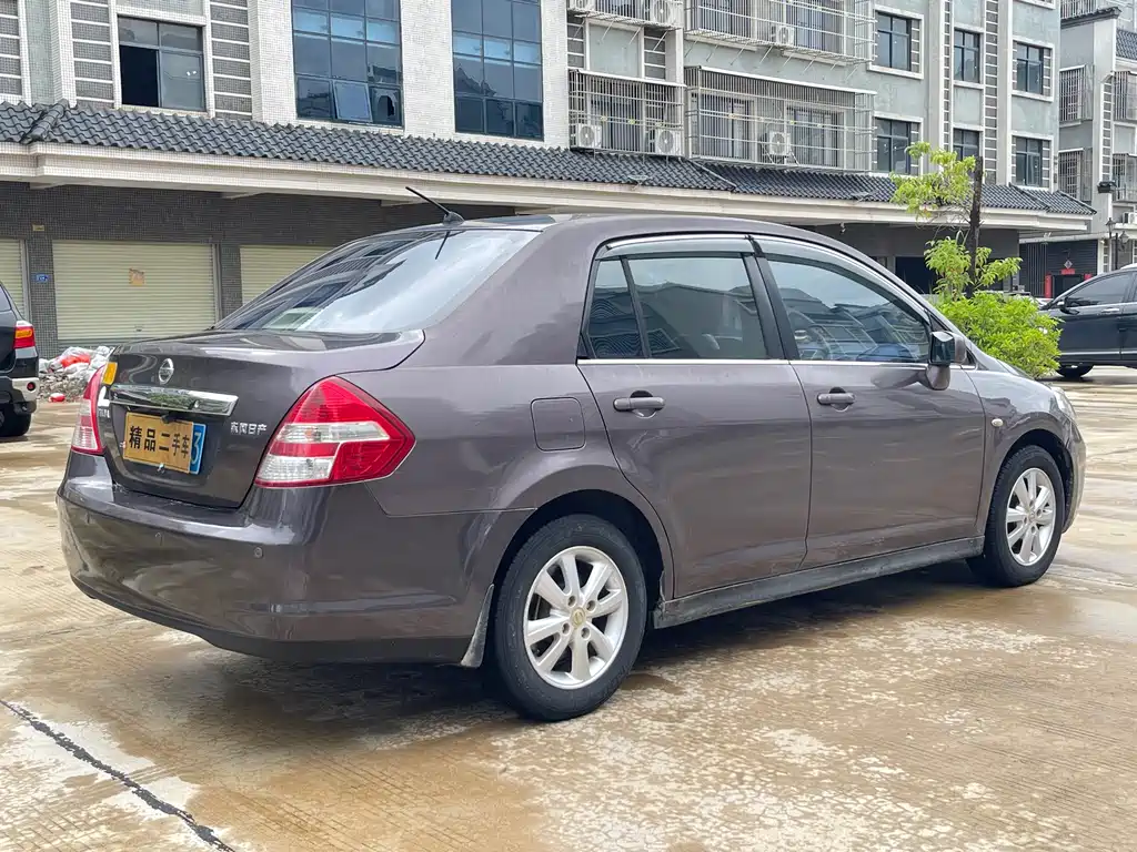 Tiida 1.6 L Auto Luxury