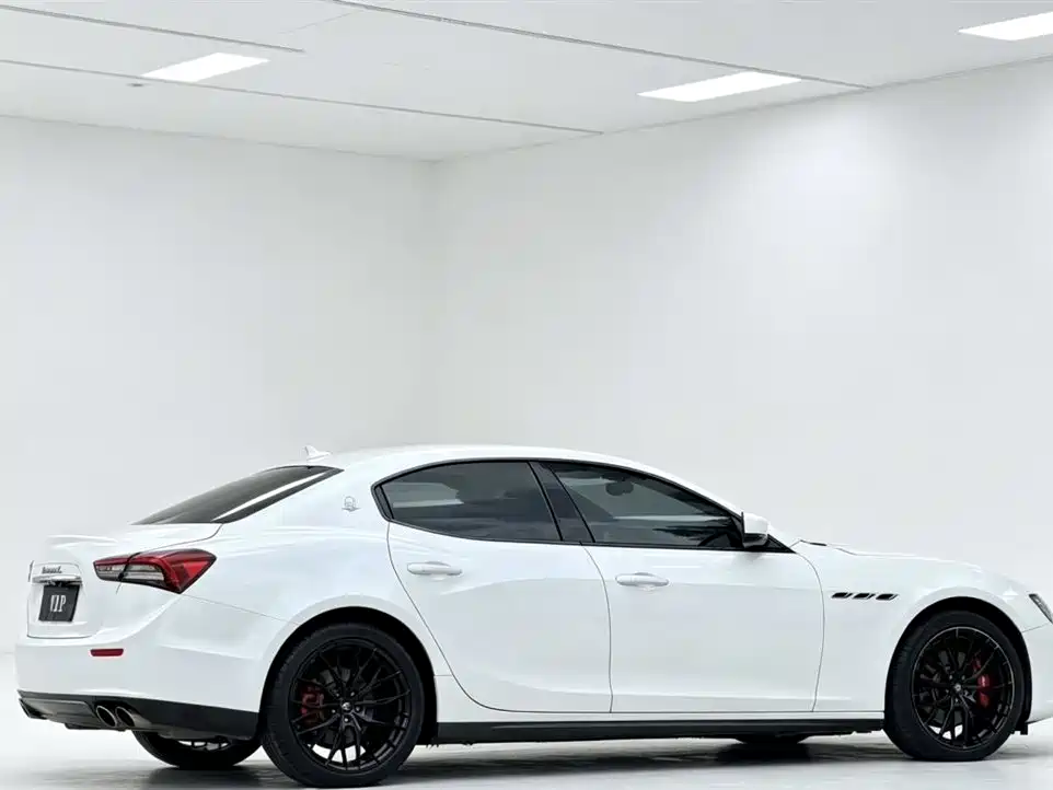 Ghibli 3.0 T Standard