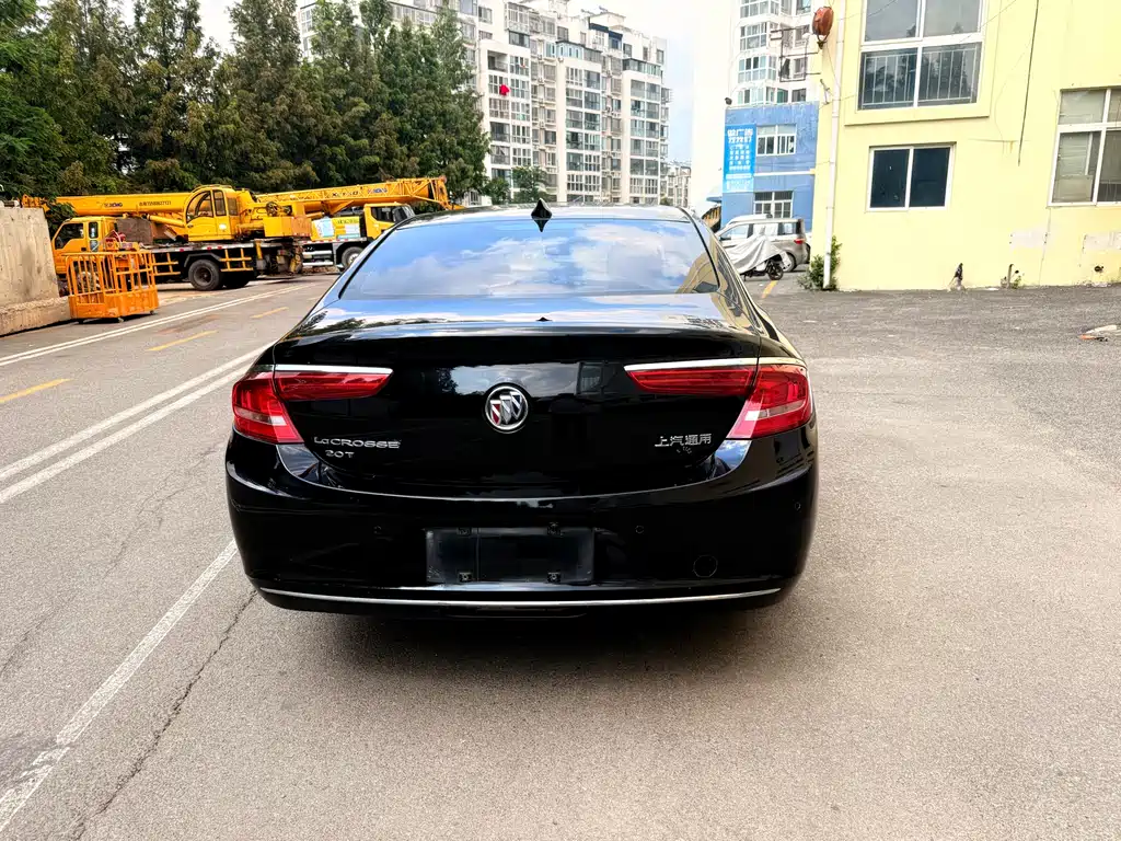 LaCrosse 20 T Luxury