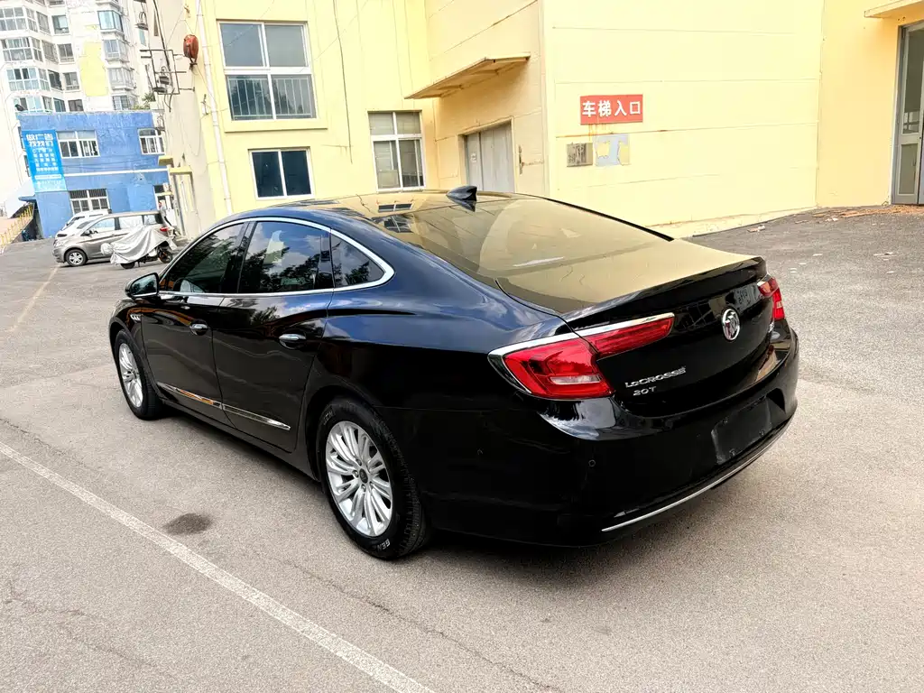 LaCrosse 20 T Luxury