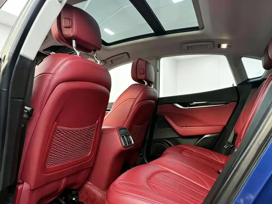 Levante 3.0 T Standard