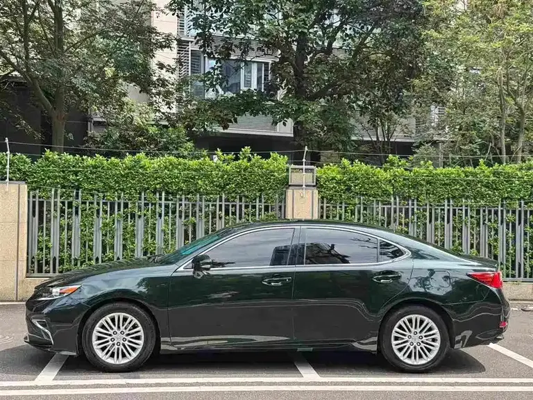 Lexus ES 250 Elegant
