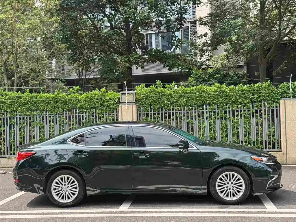 Lexus ES 250 Elegant