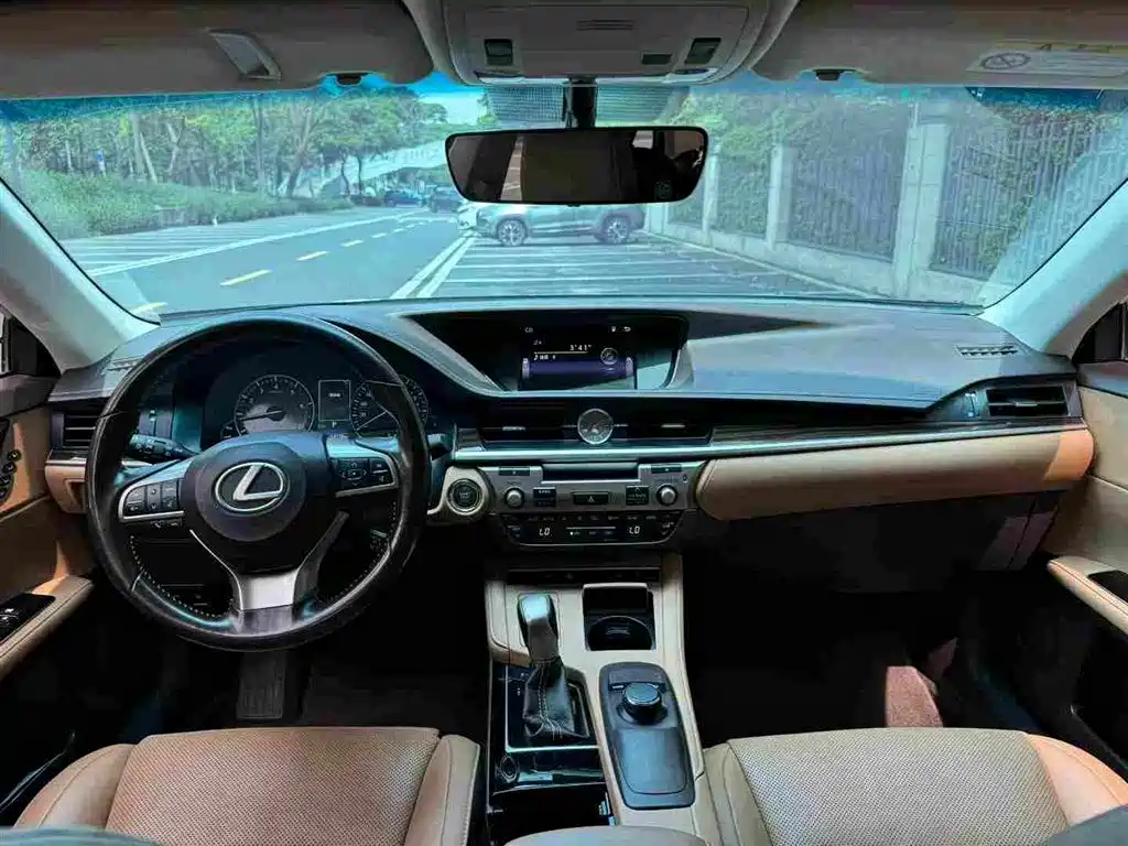 Lexus ES 250 Elegant