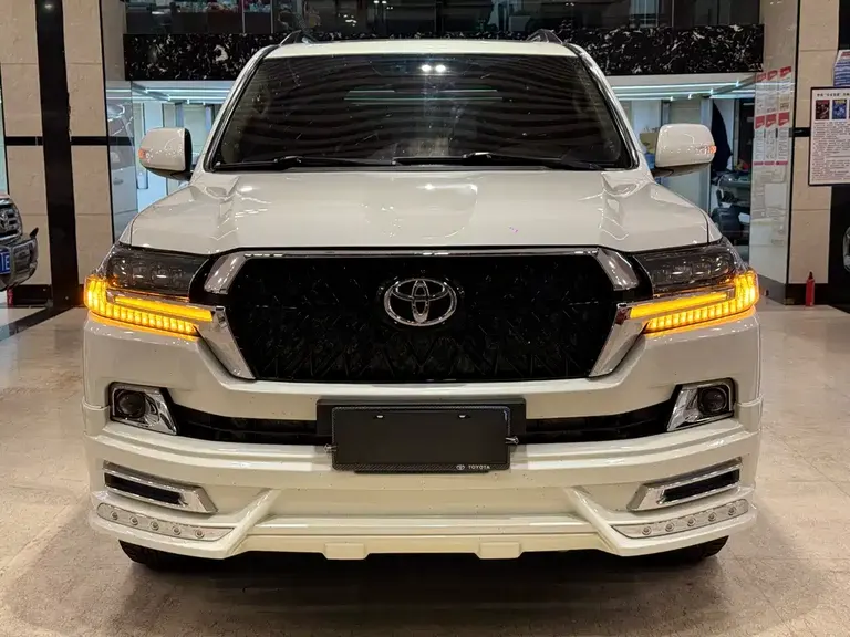 Toyota Land Cruiser 4.6 L Auto VX-R