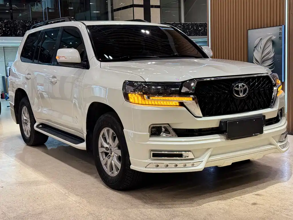 Land Cruiser 4.6 L Auto VX-R