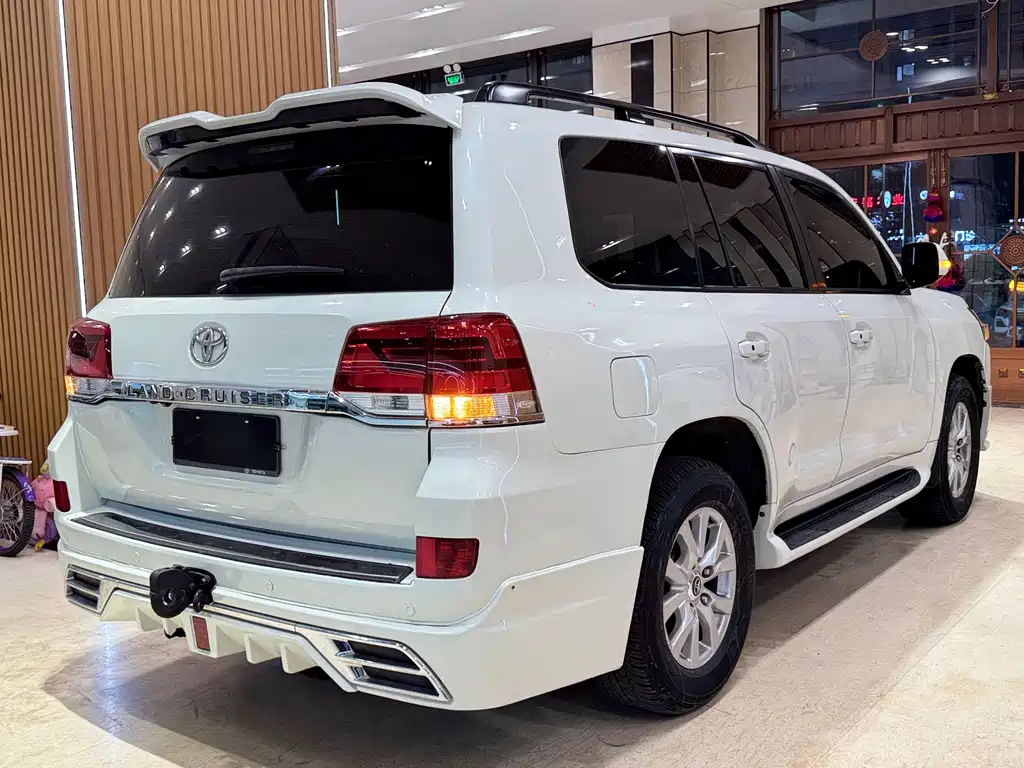 Land Cruiser 4.6 L Auto VX-R