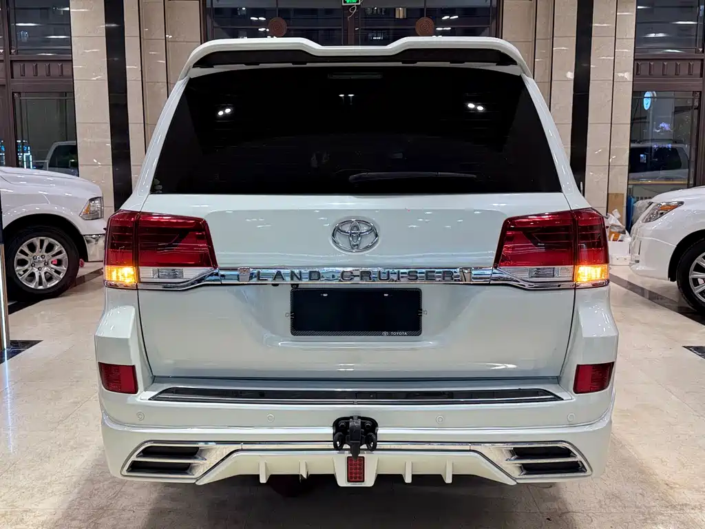 Land Cruiser 4.6 L Auto VX-R