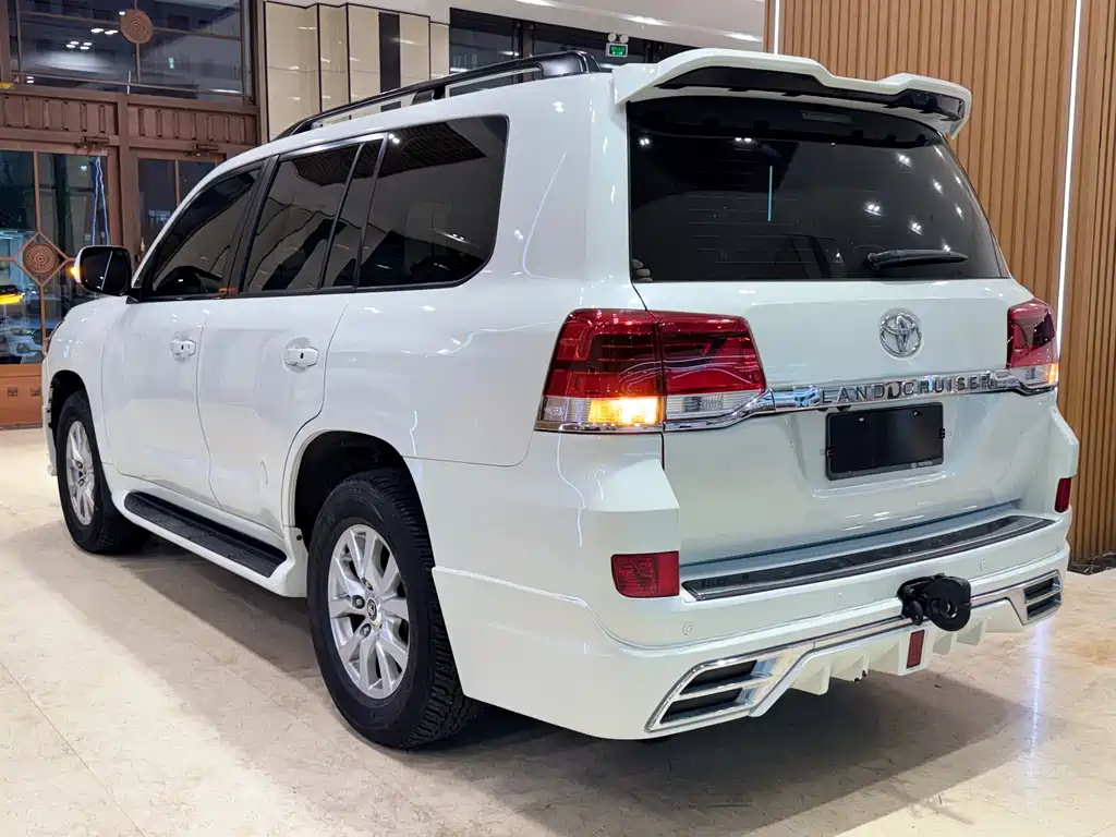 Land Cruiser 4.6 L Auto VX-R